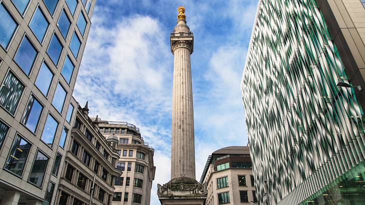 Viewpoint of a monument in London in the middle of buildings