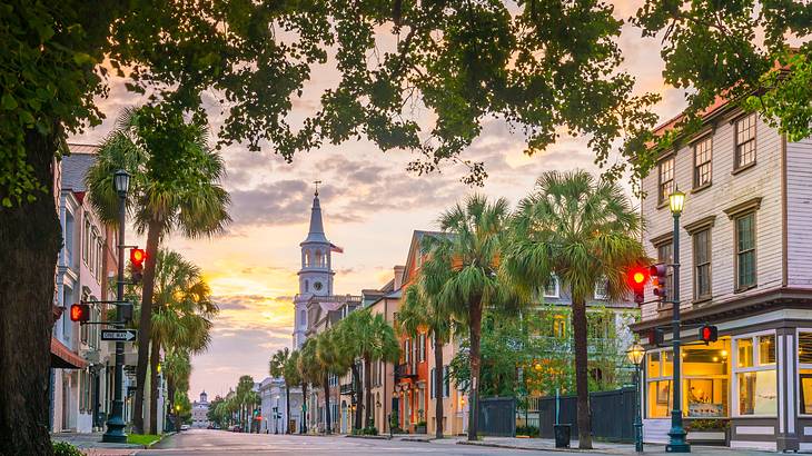 The Charleston Historic District is one of the famous landmarks in South Carolina