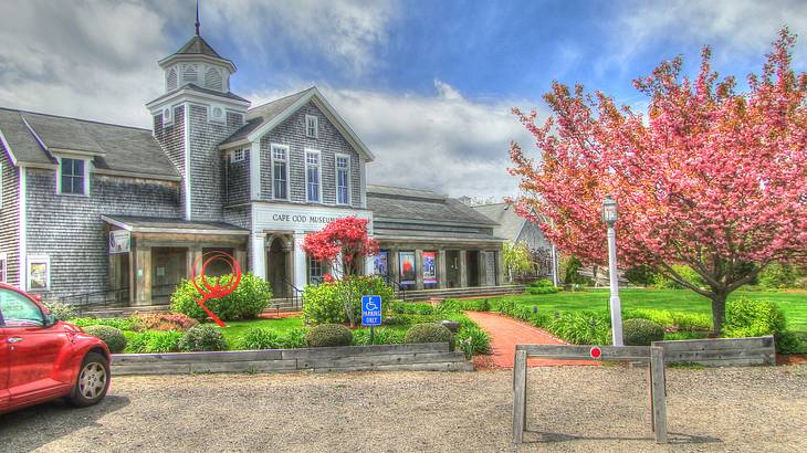 One of the best things to do in Cape Cod with Kids is going to the Museum of Art